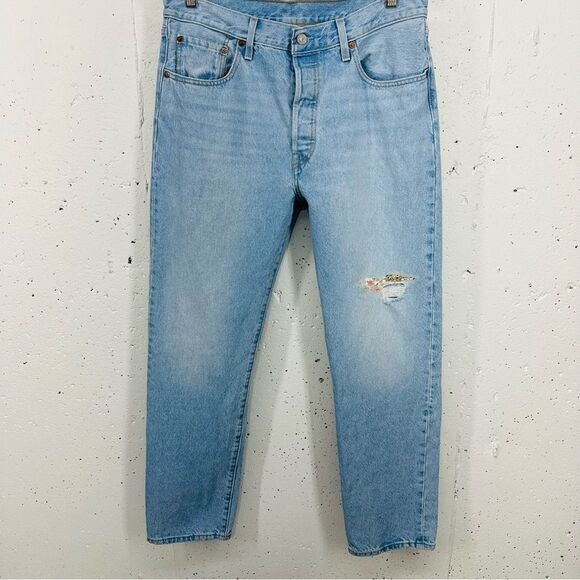 LEVI'S Women's size 32 x 29.5" She's Crafty 501 Women's Original Fit Jeans - Picture 2 of 16